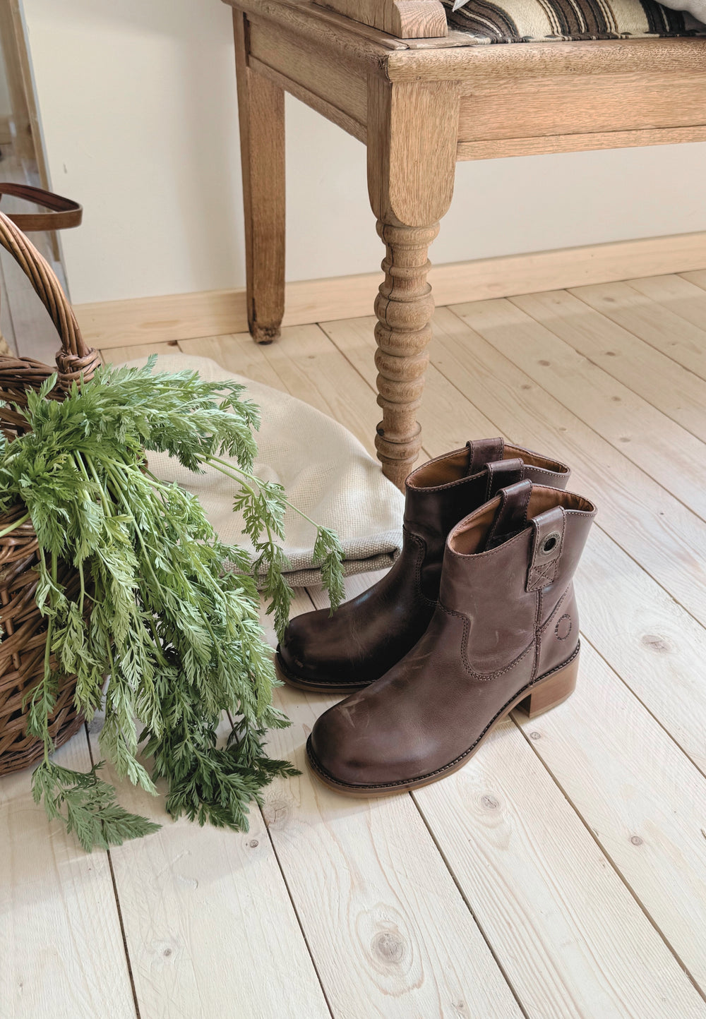 CASHOTT CASVILMA PULL ON BOOT Pull On Coffee